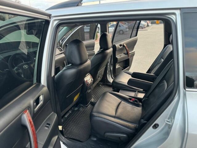 Серый Тойота Хайлендер, объемом двигателя 3.5 л и пробегом 206 тыс. км за 13800 $, фото 13 на Automoto.ua