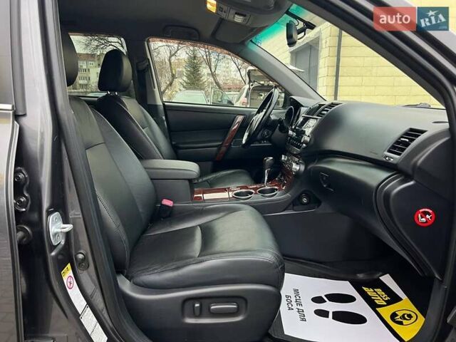 Сірий Тойота Хайлендер, об'ємом двигуна 3.46 л та пробігом 247 тис. км за 17900 $, фото 21 на Automoto.ua