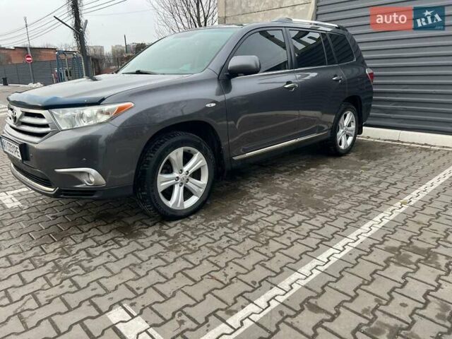 Серый Тойота Хайлендер, объемом двигателя 3.46 л и пробегом 252 тыс. км за 16900 $, фото 1 на Automoto.ua