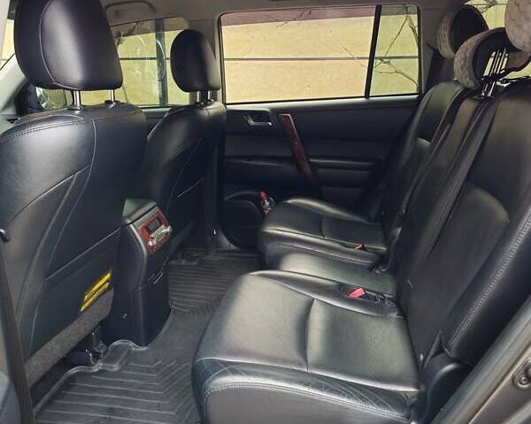 Сірий Тойота Хайлендер, об'ємом двигуна 3.5 л та пробігом 154 тис. км за 20400 $, фото 11 на Automoto.ua