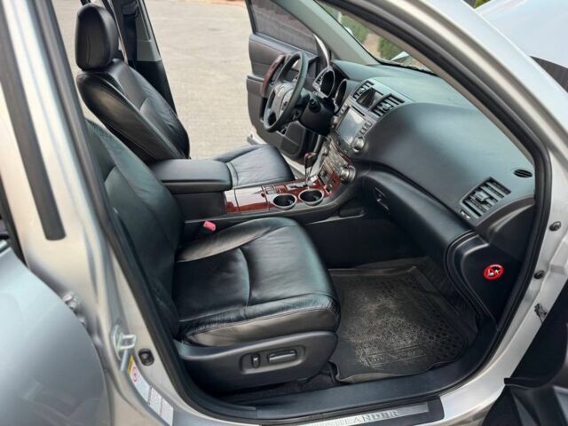 Серый Тойота Хайлендер, объемом двигателя 3.5 л и пробегом 206 тыс. км за 13800 $, фото 17 на Automoto.ua