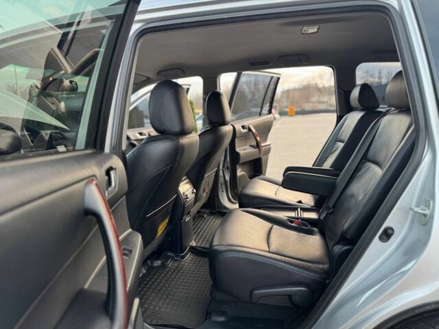 Серый Тойота Хайлендер, объемом двигателя 3.5 л и пробегом 206 тыс. км за 13800 $, фото 10 на Automoto.ua