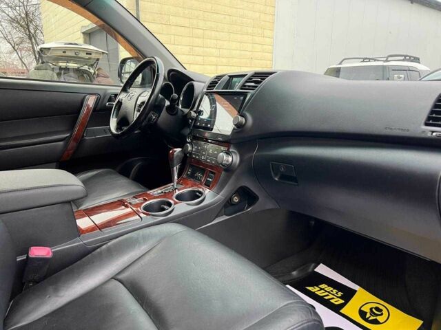 Сірий Тойота Хайлендер, об'ємом двигуна 3.5 л та пробігом 247 тис. км за 1790 $, фото 23 на Automoto.ua