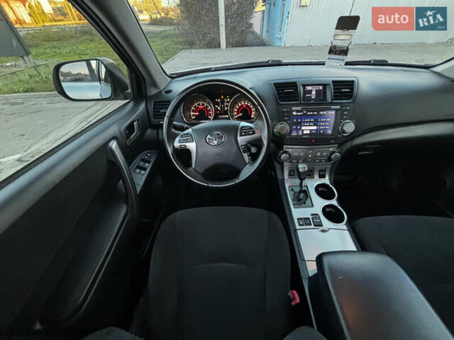 Серый Тойота Хайлендер, объемом двигателя 3.5 л и пробегом 244 тыс. км за 14000 $, фото 22 на Automoto.ua