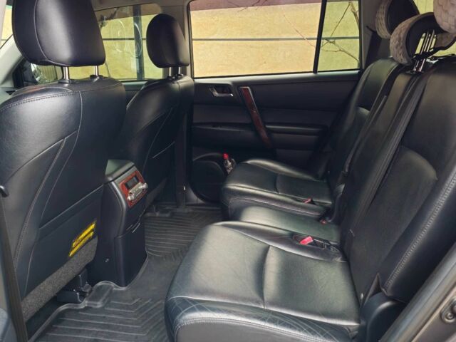 Серый Тойота Хайлендер, объемом двигателя 3.5 л и пробегом 155 тыс. км за 19500 $, фото 10 на Automoto.ua