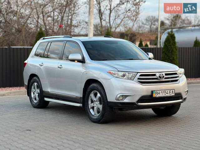 Серый Тойота Хайлендер, объемом двигателя 3.46 л и пробегом 206 тыс. км за 13800 $, фото 3 на Automoto.ua