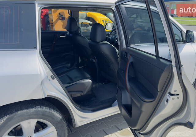 Серый Тойота Хайлендер, объемом двигателя 3.46 л и пробегом 340 тыс. км за 16000 $, фото 6 на Automoto.ua