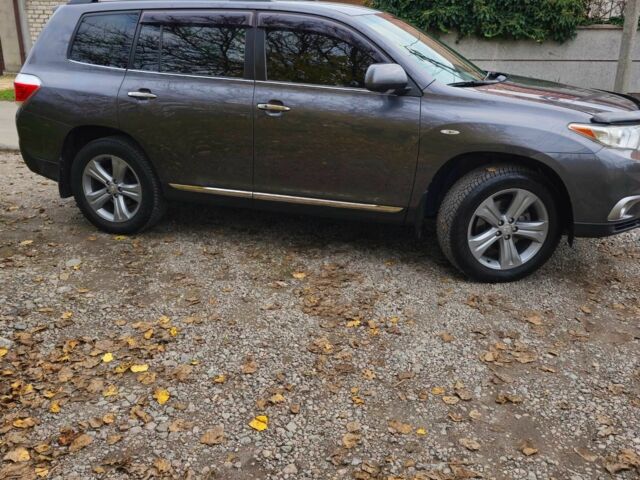 Серый Тойота Хайлендер, объемом двигателя 3.5 л и пробегом 155 тыс. км за 19500 $, фото 1 на Automoto.ua