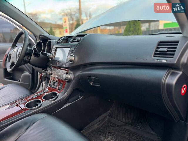 Серый Тойота Хайлендер, объемом двигателя 3.46 л и пробегом 206 тыс. км за 13800 $, фото 39 на Automoto.ua