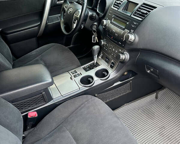 Сірий Тойота Хайлендер, об'ємом двигуна 3.46 л та пробігом 170 тис. км за 14800 $, фото 13 на Automoto.ua