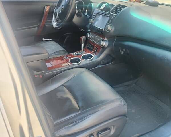 Сірий Тойота Хайлендер, об'ємом двигуна 3.46 л та пробігом 205 тис. км за 12600 $, фото 8 на Automoto.ua