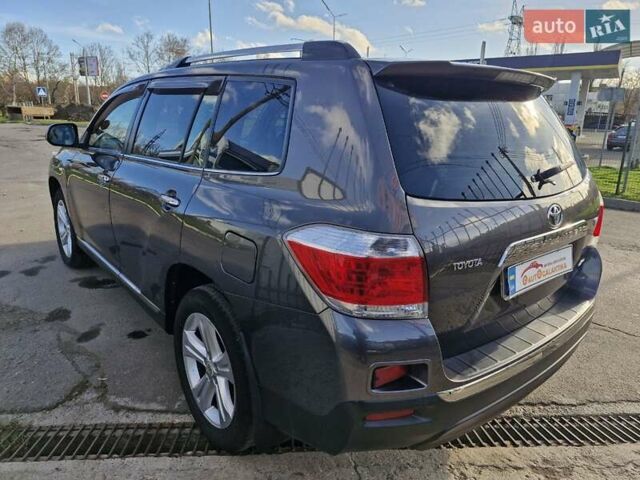 Серый Тойота Хайлендер, объемом двигателя 3.5 л и пробегом 272 тыс. км за 16999 $, фото 3 на Automoto.ua