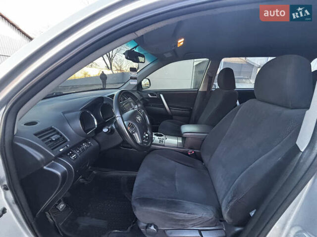 Серый Тойота Хайлендер, объемом двигателя 3.5 л и пробегом 244 тыс. км за 14000 $, фото 19 на Automoto.ua