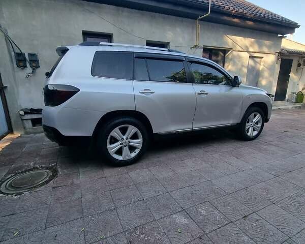 Серый Тойота Хайлендер, объемом двигателя 3.46 л и пробегом 265 тыс. км за 16400 $, фото 4 на Automoto.ua