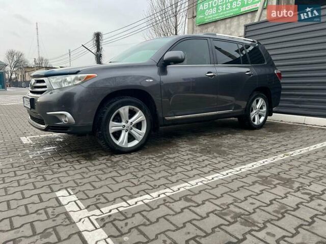Серый Тойота Хайлендер, объемом двигателя 3.46 л и пробегом 252 тыс. км за 16900 $, фото 3 на Automoto.ua