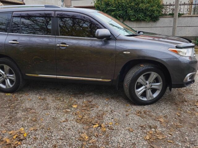 Серый Тойота Хайлендер, объемом двигателя 3.5 л и пробегом 155 тыс. км за 19500 $, фото 2 на Automoto.ua