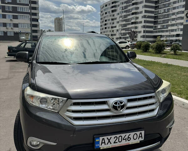 Серый Тойота Хайлендер, объемом двигателя 3.5 л и пробегом 140 тыс. км за 18500 $, фото 7 на Automoto.ua