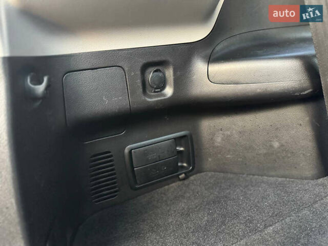 Серый Тойота Хайлендер, объемом двигателя 3.46 л и пробегом 206 тыс. км за 13800 $, фото 43 на Automoto.ua