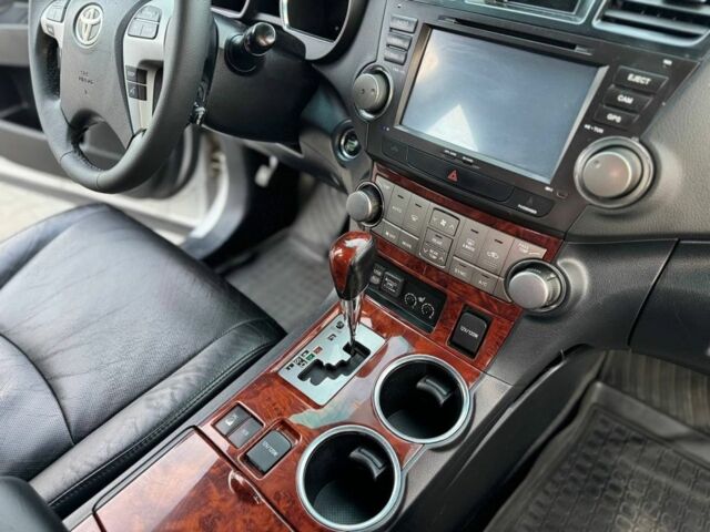 Серый Тойота Хайлендер, объемом двигателя 3.5 л и пробегом 206 тыс. км за 13800 $, фото 18 на Automoto.ua