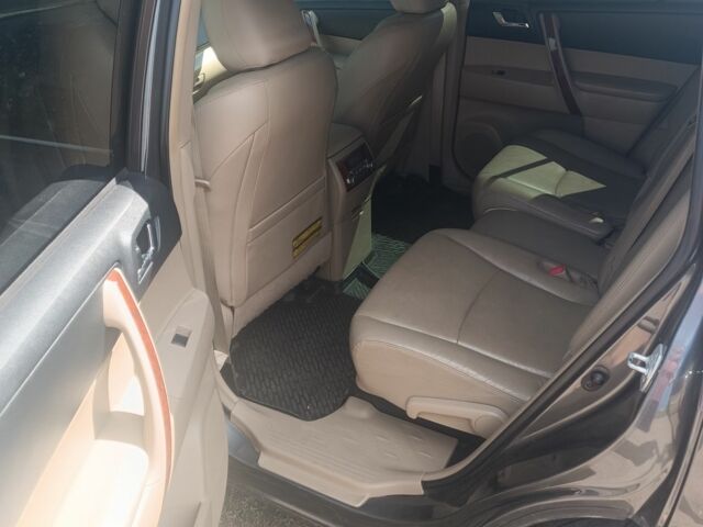 Сірий Тойота Хайлендер, об'ємом двигуна 3.5 л та пробігом 270 тис. км за 16500 $, фото 4 на Automoto.ua