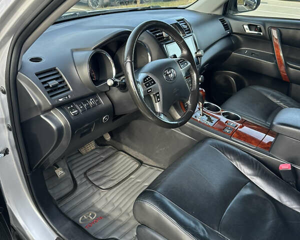 Серый Тойота Хайлендер, объемом двигателя 3.46 л и пробегом 290 тыс. км за 14999 $, фото 65 на Automoto.ua