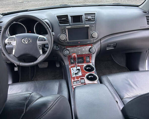 Серый Тойота Хайлендер, объемом двигателя 3.46 л и пробегом 146 тыс. км за 18500 $, фото 13 на Automoto.ua