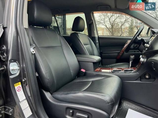 Сірий Тойота Хайлендер, об'ємом двигуна 3.46 л та пробігом 247 тис. км за 17900 $, фото 22 на Automoto.ua