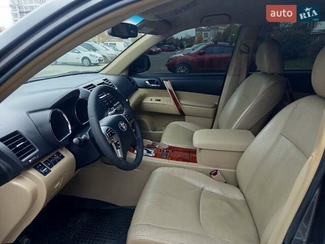 Сірий Тойота Хайлендер, об'ємом двигуна 3.46 л та пробігом 202 тис. км за 13000 $, фото 17 на Automoto.ua