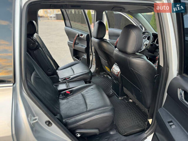 Серый Тойота Хайлендер, объемом двигателя 3.46 л и пробегом 206 тыс. км за 13800 $, фото 50 на Automoto.ua