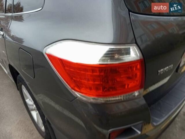 Сірий Тойота Хайлендер, об'ємом двигуна 3.46 л та пробігом 202 тис. км за 13000 $, фото 1 на Automoto.ua
