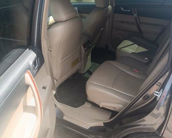 Серый Тойота Хайлендер, объемом двигателя 3.46 л и пробегом 290 тыс. км за 16000 $, фото 10 на Automoto.ua