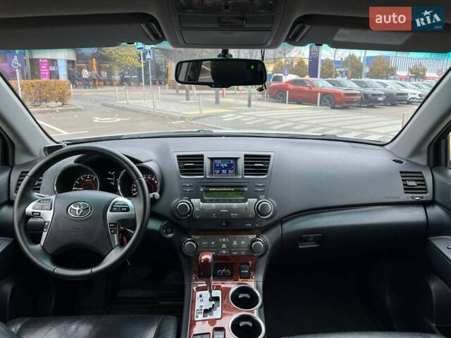 Серый Тойота Хайлендер, объемом двигателя 3.46 л и пробегом 235 тыс. км за 18490 $, фото 23 на Automoto.ua