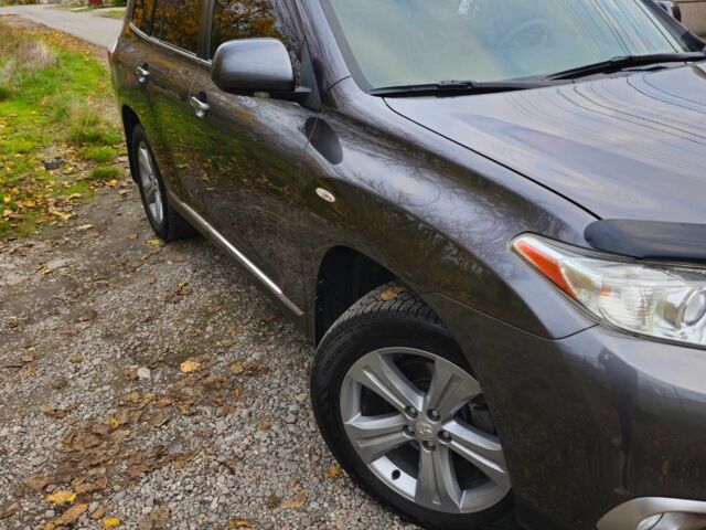 Серый Тойота Хайлендер, объемом двигателя 3.5 л и пробегом 155 тыс. км за 19500 $, фото 3 на Automoto.ua