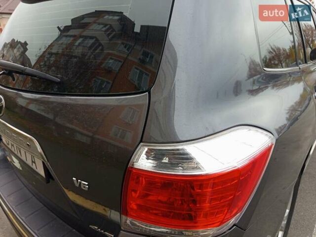 Сірий Тойота Хайлендер, об'ємом двигуна 3.46 л та пробігом 202 тис. км за 13000 $, фото 12 на Automoto.ua