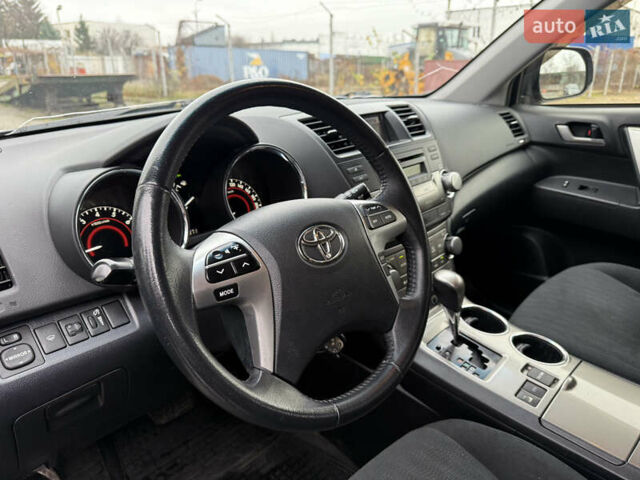 Серый Тойота Хайлендер, объемом двигателя 0 л и пробегом 124 тыс. км за 16900 $, фото 11 на Automoto.ua