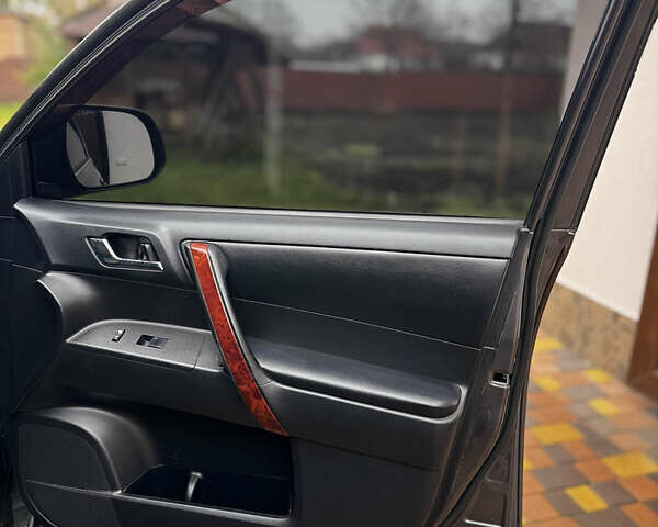 Серый Тойота Хайлендер, объемом двигателя 3.5 л и пробегом 180 тыс. км за 20500 $, фото 11 на Automoto.ua