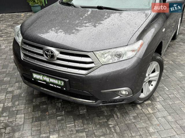 Серый Тойота Хайлендер, объемом двигателя 3.5 л и пробегом 240 тыс. км за 15800 $, фото 4 на Automoto.ua