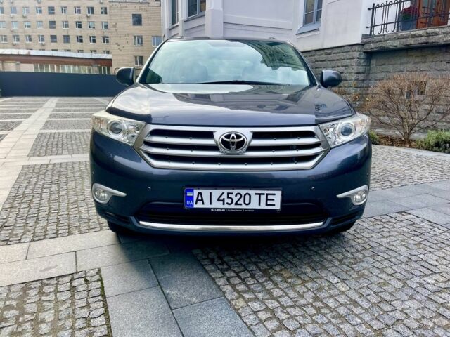 Сірий Тойота Хайлендер, об'ємом двигуна 3.5 л та пробігом 312 тис. км за 15200 $, фото 1 на Automoto.ua