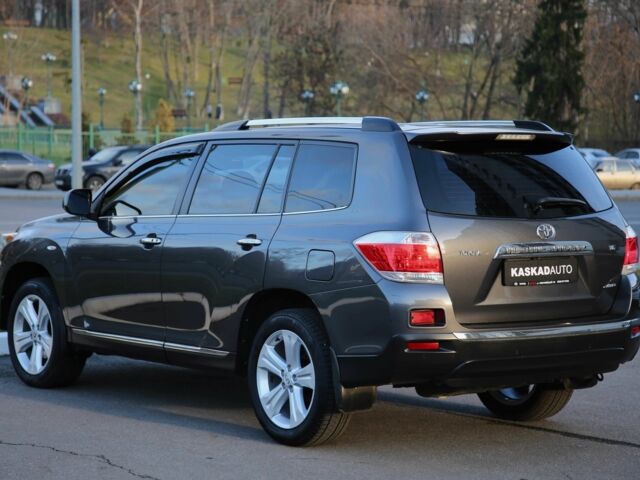 Серый Тойота Хайлендер, объемом двигателя 3.5 л и пробегом 134 тыс. км за 18900 $, фото 3 на Automoto.ua