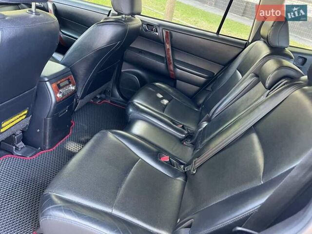 Серый Тойота Хайлендер, объемом двигателя 3.46 л и пробегом 182 тыс. км за 16500 $, фото 3 на Automoto.ua