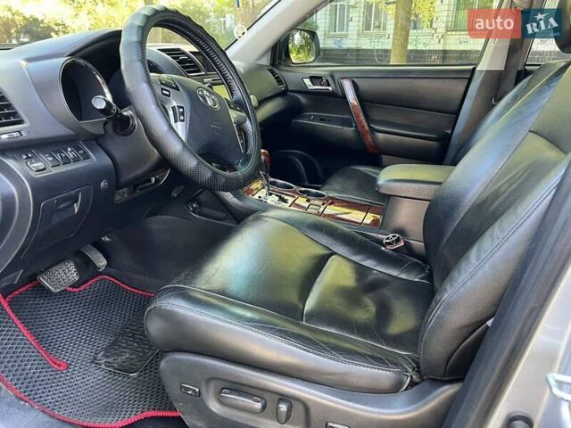 Серый Тойота Хайлендер, объемом двигателя 3.46 л и пробегом 182 тыс. км за 16500 $, фото 7 на Automoto.ua