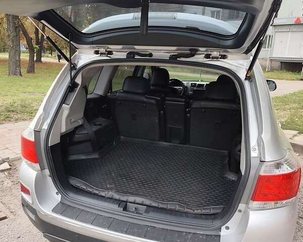 Серый Тойота Хайлендер, объемом двигателя 3.46 л и пробегом 182 тыс. км за 16500 $, фото 9 на Automoto.ua