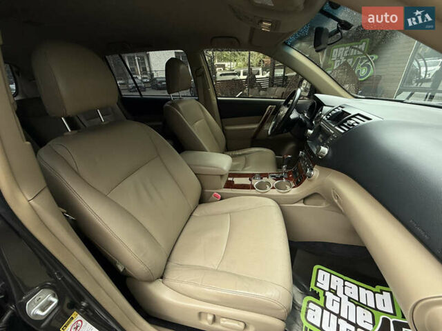 Серый Тойота Хайлендер, объемом двигателя 3.5 л и пробегом 240 тыс. км за 15800 $, фото 31 на Automoto.ua