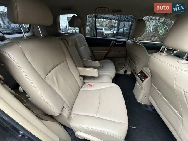 Серый Тойота Хайлендер, объемом двигателя 3.5 л и пробегом 240 тыс. км за 15800 $, фото 32 на Automoto.ua