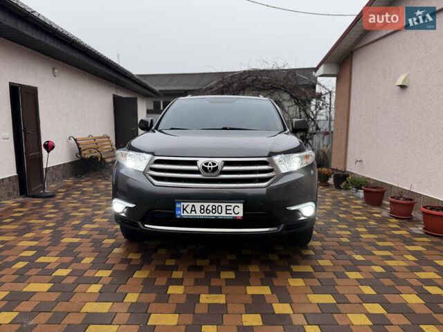 Серый Тойота Хайлендер, объемом двигателя 3.5 л и пробегом 180 тыс. км за 20500 $, фото 2 на Automoto.ua