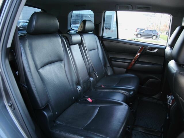 Серый Тойота Хайлендер, объемом двигателя 3.5 л и пробегом 134 тыс. км за 18900 $, фото 8 на Automoto.ua