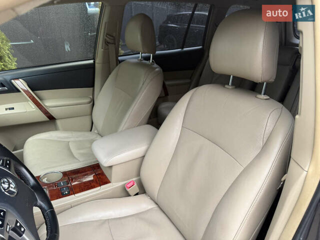 Серый Тойота Хайлендер, объемом двигателя 3.5 л и пробегом 240 тыс. км за 15800 $, фото 29 на Automoto.ua