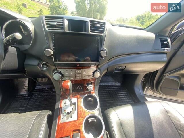 Серый Тойота Хайлендер, объемом двигателя 3.46 л и пробегом 210 тыс. км за 17900 $, фото 25 на Automoto.ua