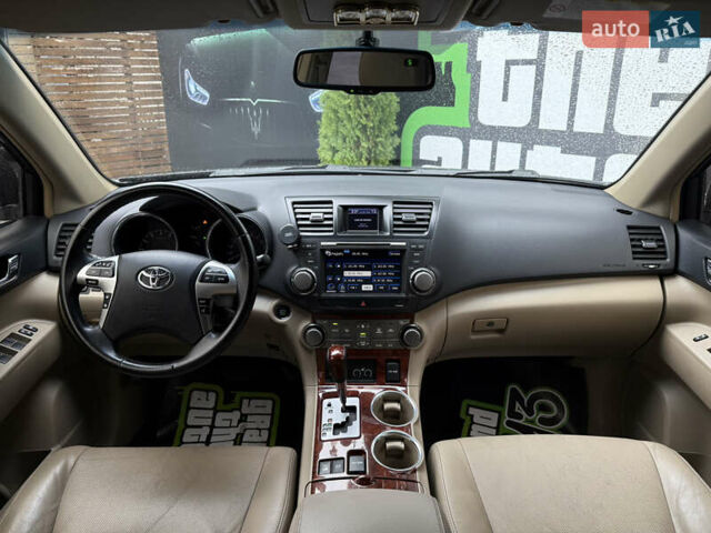 Серый Тойота Хайлендер, объемом двигателя 3.5 л и пробегом 240 тыс. км за 15800 $, фото 27 на Automoto.ua