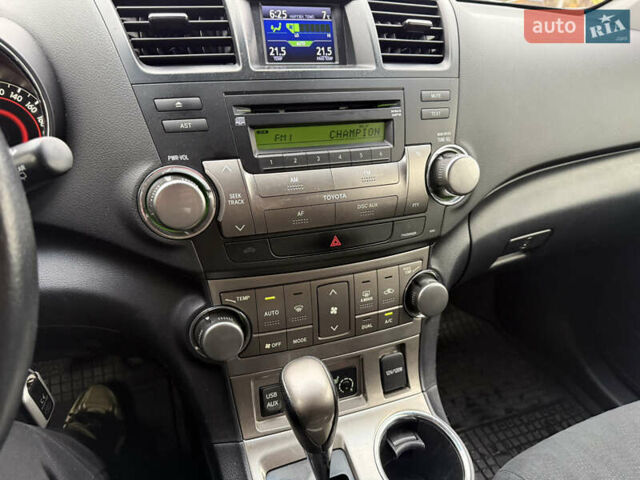 Серый Тойота Хайлендер, объемом двигателя 0 л и пробегом 124 тыс. км за 16900 $, фото 15 на Automoto.ua